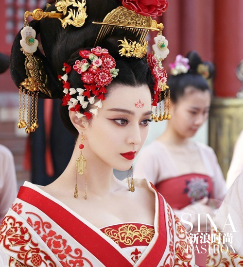 Being awarded Zhaoyi - Beautiful
