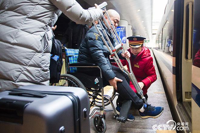 Wang Linna serves key passengers.